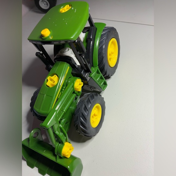 John Deere Tractor  - Incomplete - Picture 4 of 6